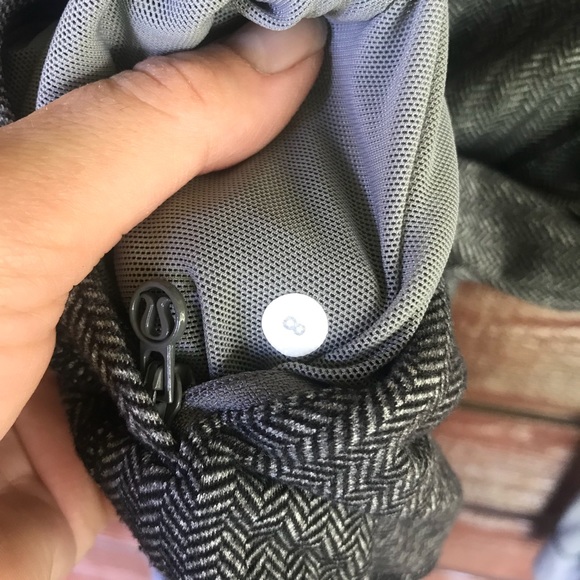 Lululemon Grey Herringbone Daily Practice Jacket 8 - Picture 6 of 8